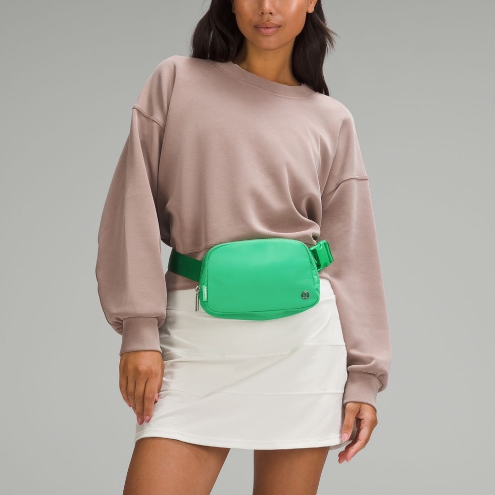NEW Lululemon Everywhere Belt Bag 1L NEW Belt Bag
SOLD OUT color Green Punch 💚